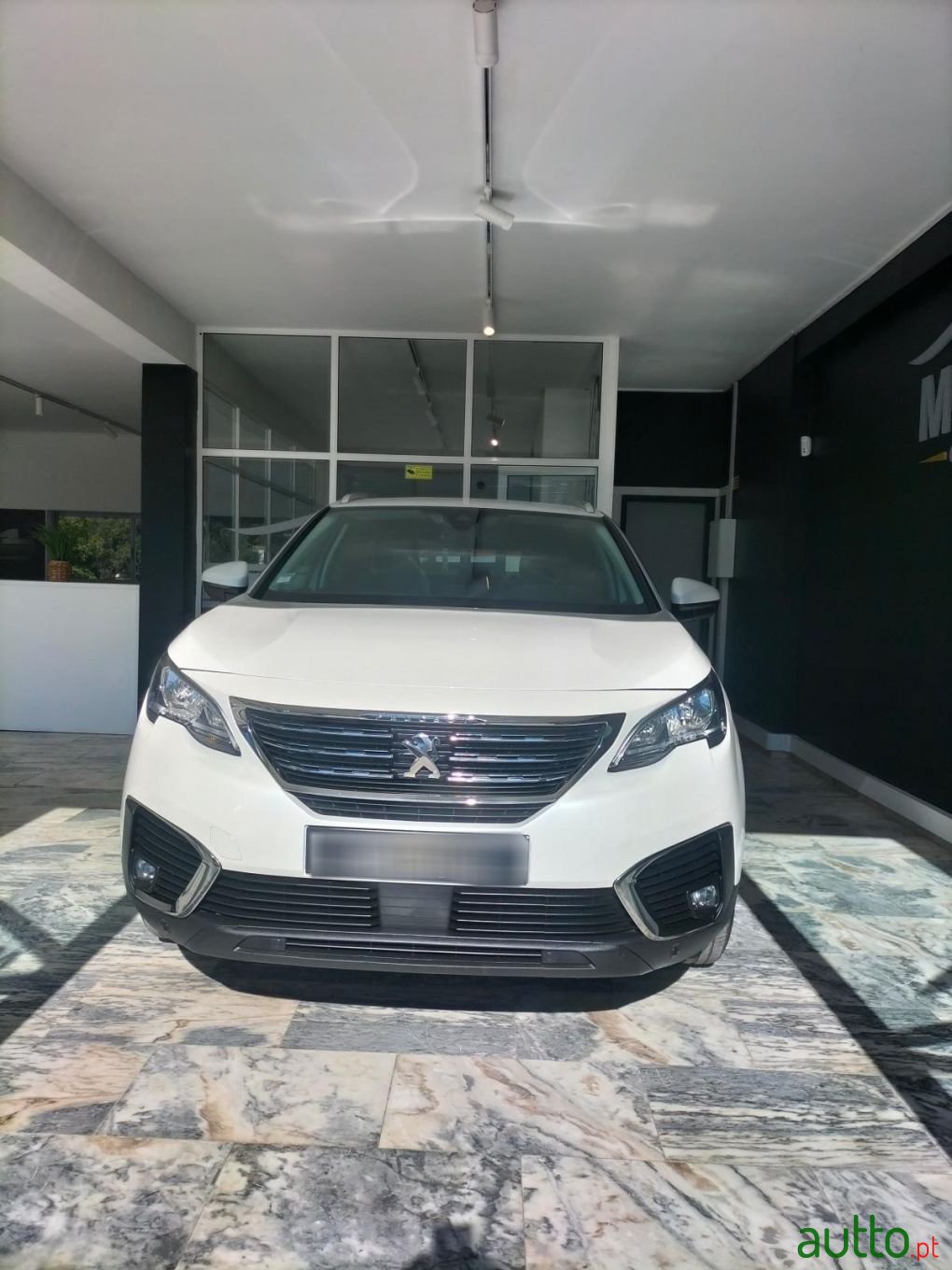 2017' Peugeot 5008 photo #2