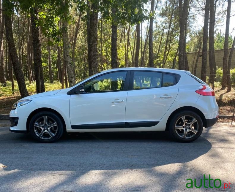 2014' Renault Megane photo #2