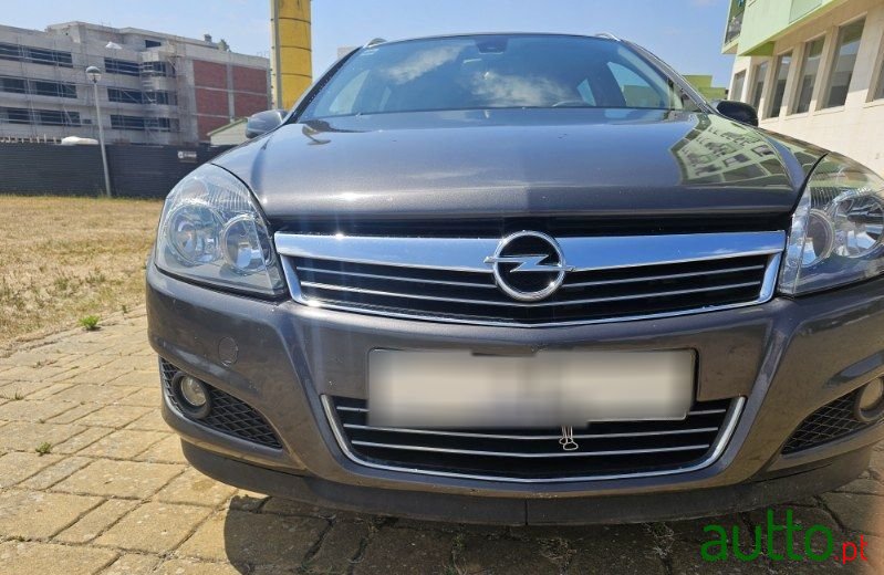 2008' Opel Astra Caravan photo #5