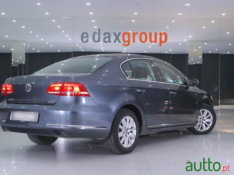 2013' Volkswagen Passat photo #3