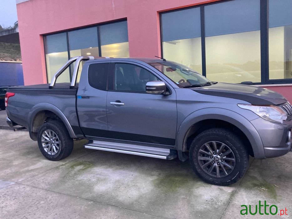 2017' Mitsubishi L200 photo #2