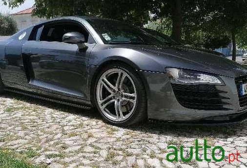 2011' Audi R8 Quattro photo #2