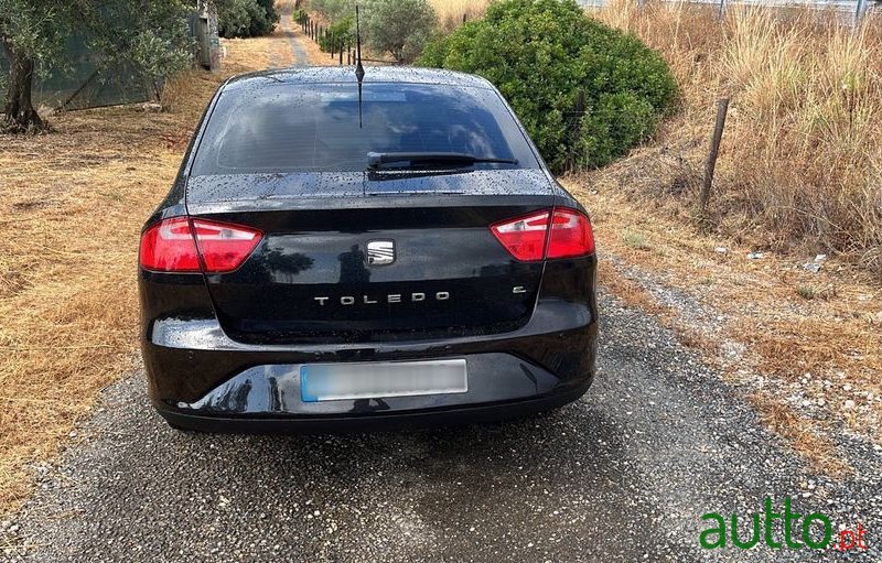 2012' SEAT Toledo photo #4