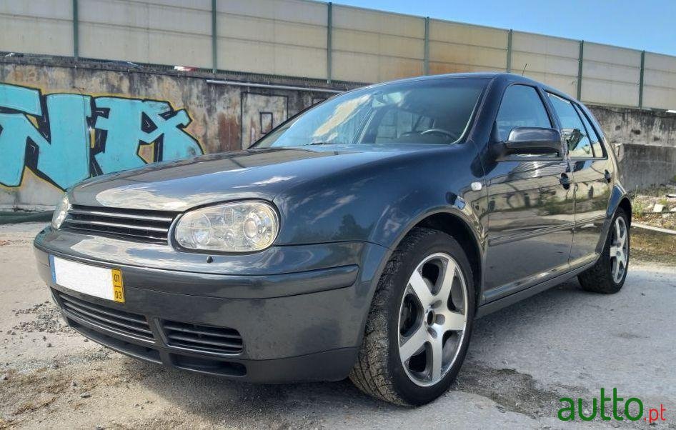 2001' Volkswagen Golf photo #3