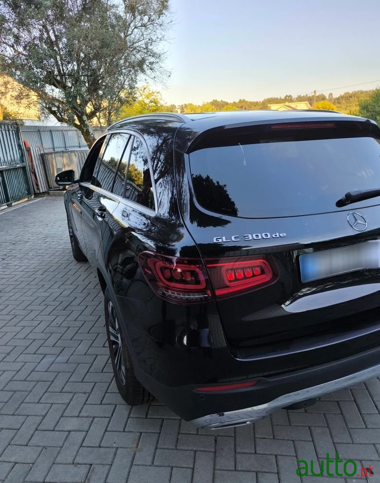 2021' Mercedes-Benz GLC 300 De 4Matic photo #3