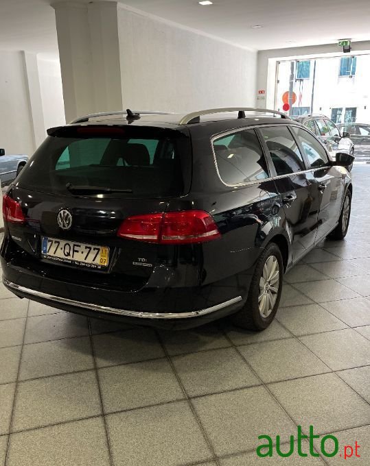 2011' Volkswagen Passat photo #4