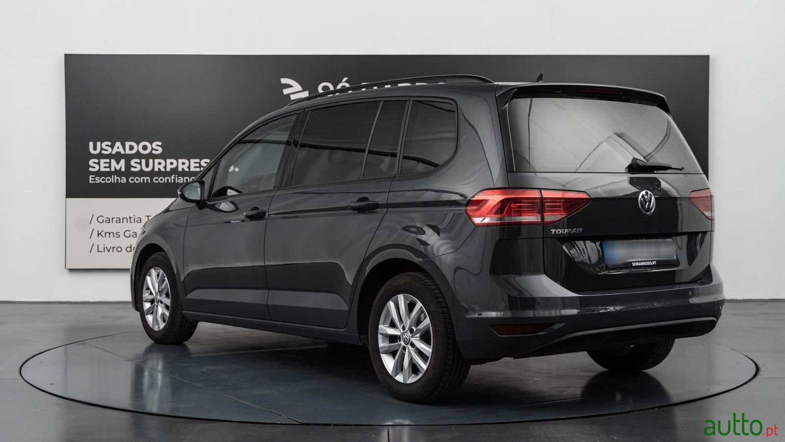 2018' Volkswagen Touran photo #2