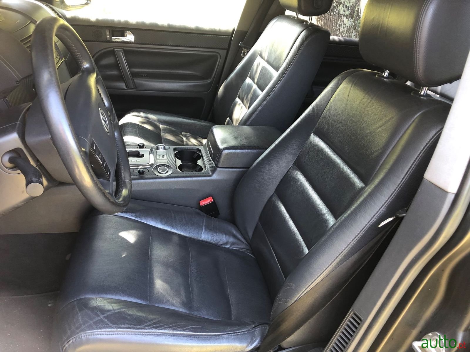 2004' Volkswagen Touareg photo #6