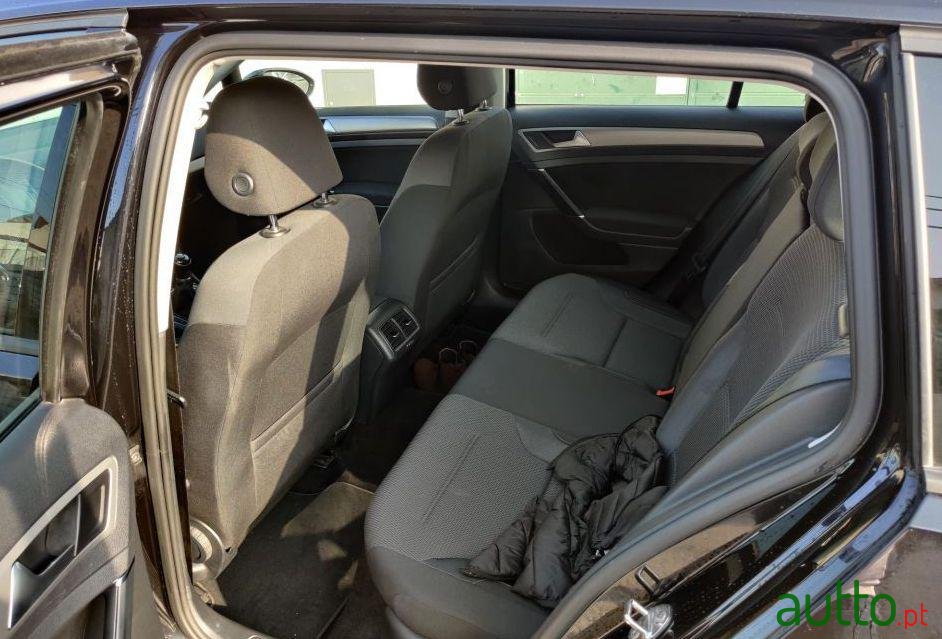 2015' Volkswagen Golf Variant photo #3