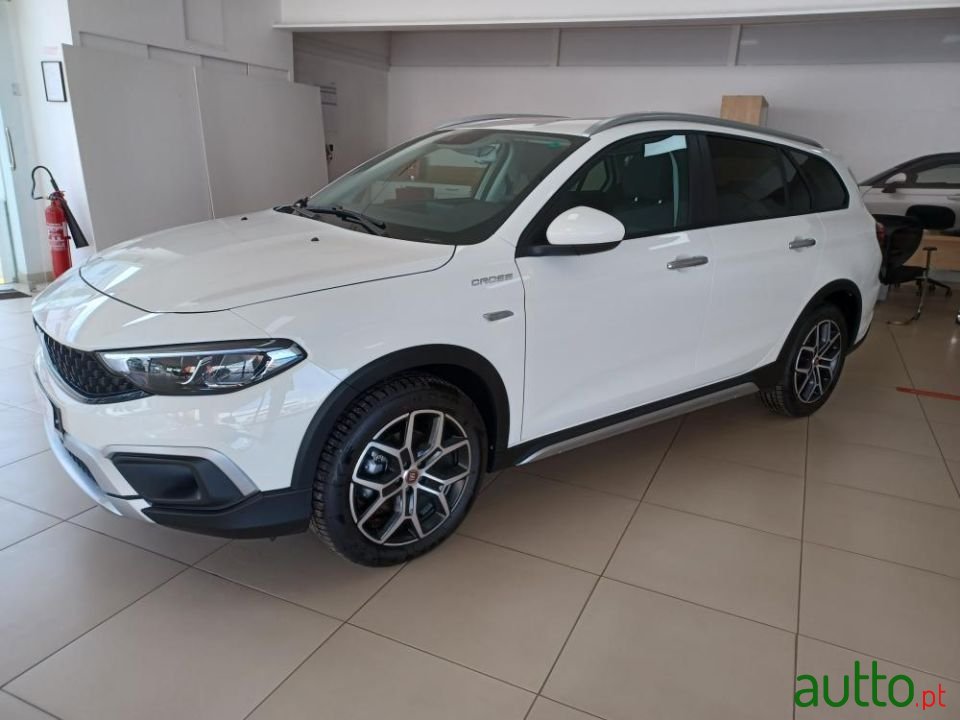 2022' Fiat Tipo Station Wagon Cross photo #6