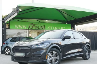 2022' Ford Mustang Mach-E Alargada