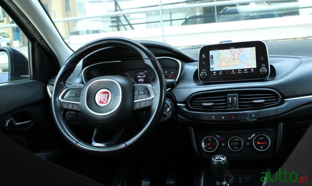 2018' Fiat Tipo Station Wagon photo #4