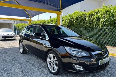 2011' Opel Astra Sports Tourer