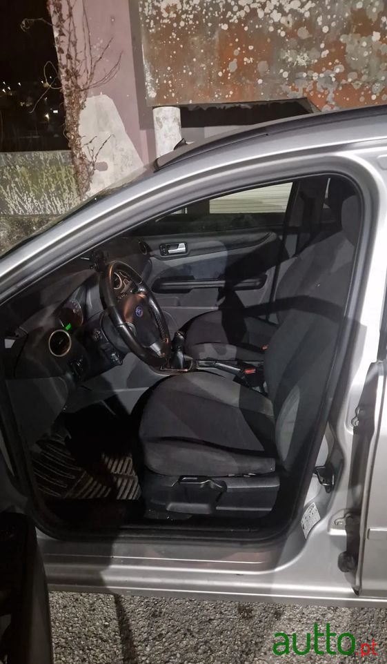 2005' Ford Focus Sw photo #5