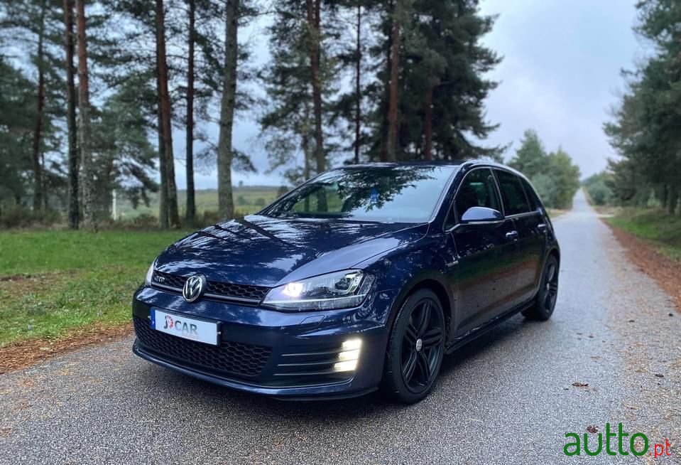 2013' Volkswagen Golf photo #2