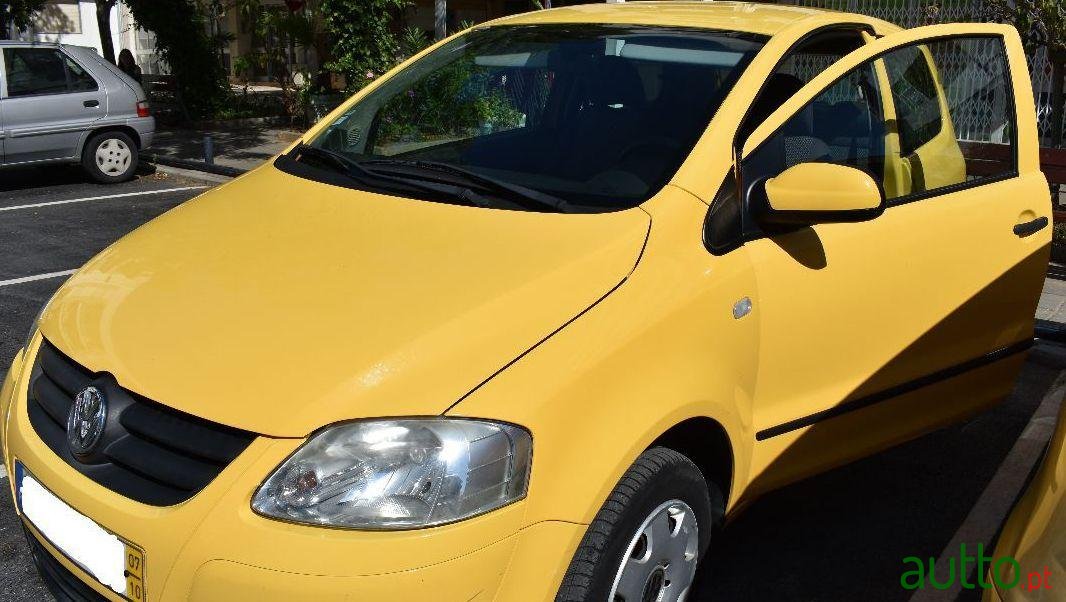 2007' Volkswagen Fox photo #2