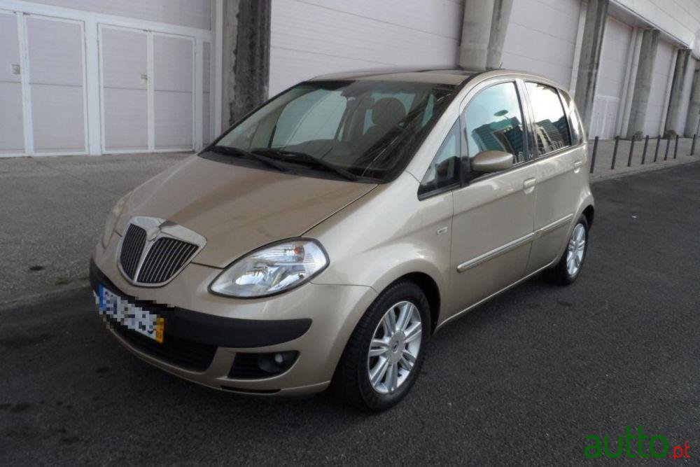 2006' Lancia Musa 1.3 16V M-jet Oro Executive photo #2