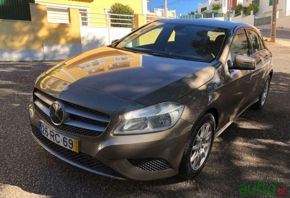 2012' Mercedes-Benz A-180 photo #2