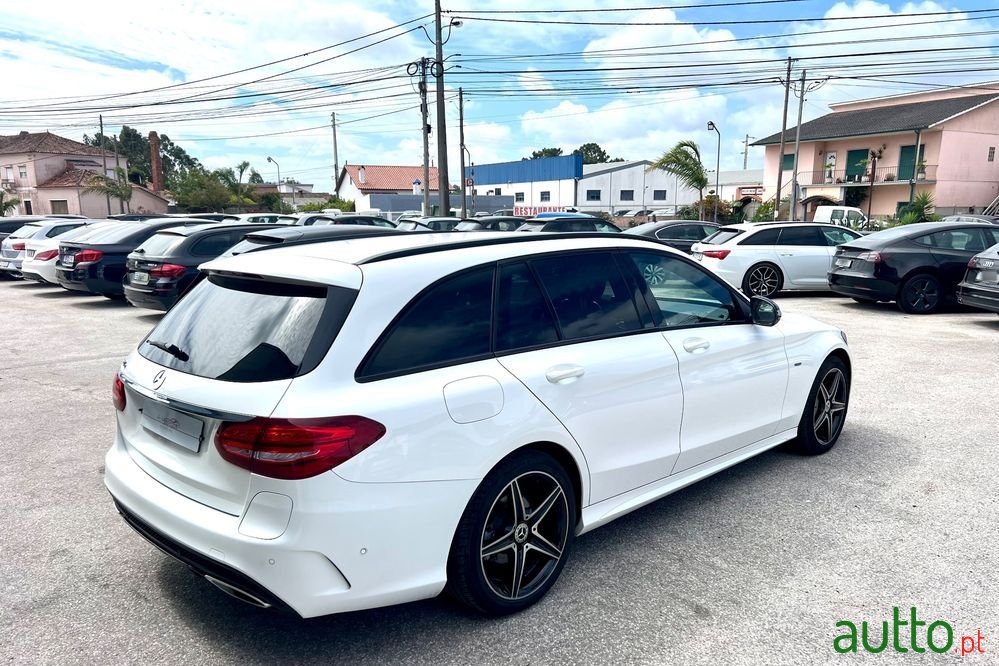 2017' Mercedes-Benz Classe C photo #3