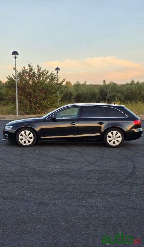 2015' Audi A4 Avant photo #2