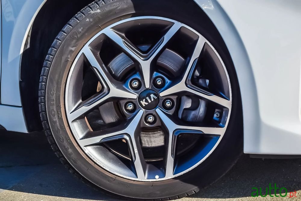 2019' Kia Proceed 1.0 T-Gdi Gt Line photo #3