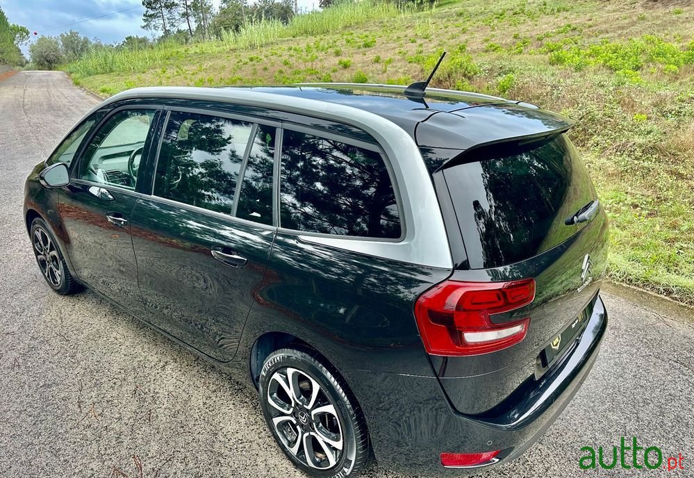 2020' Citroen C4 SpaceTourer photo #2