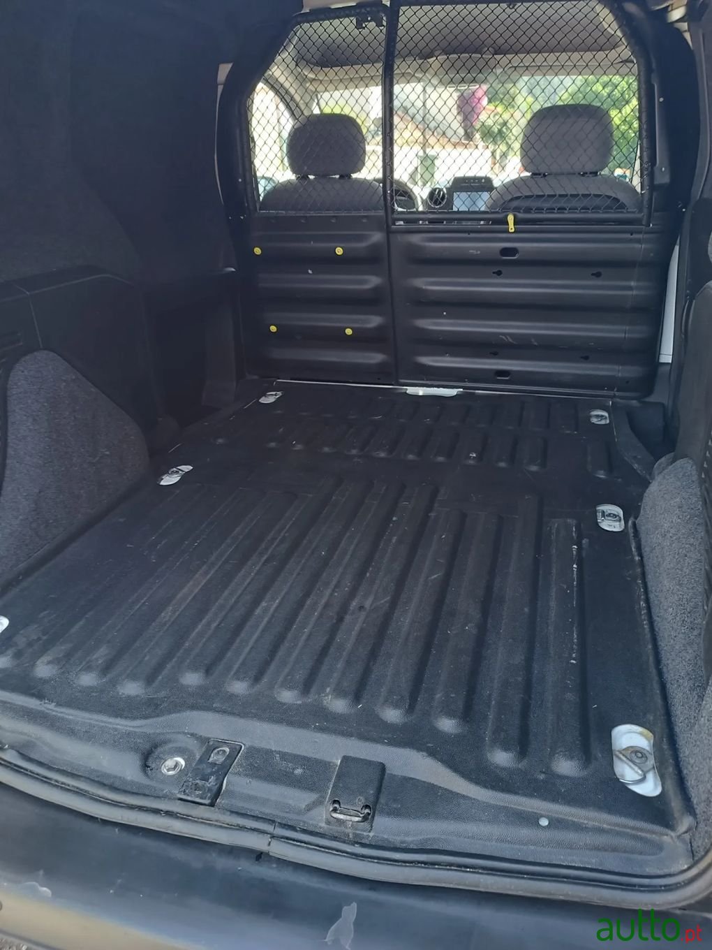 2015' Peugeot Partner photo #6