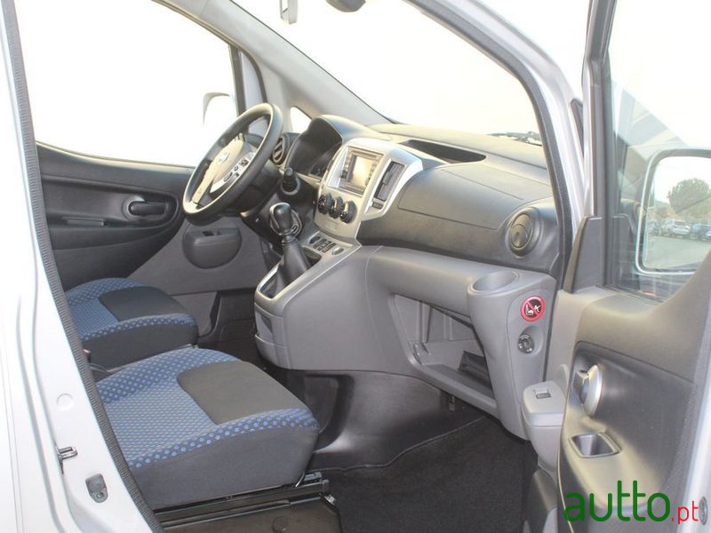 2014' Nissan NV200 Combi photo #4