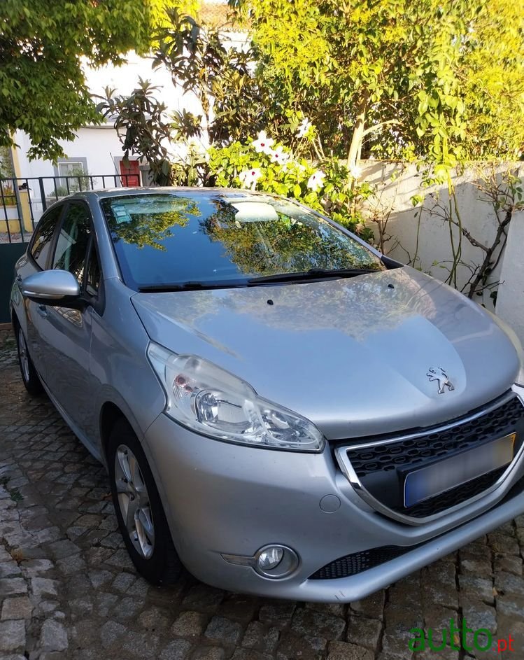 2013' Peugeot 208 1.2 Vti Active photo #1