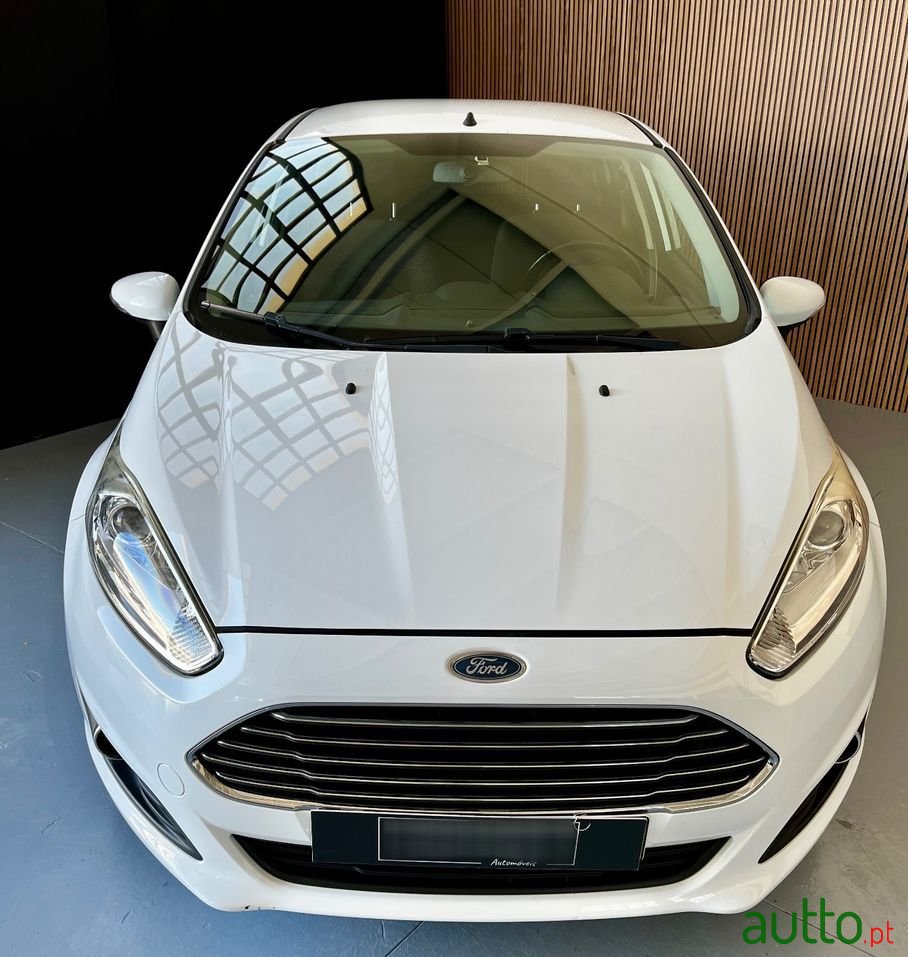 2015' Ford Fiesta photo #2