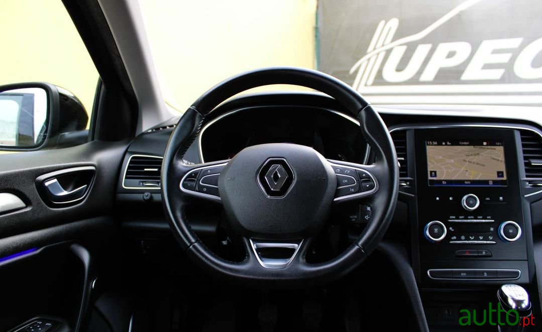 2017' Renault Megane Sport Tourer photo #4