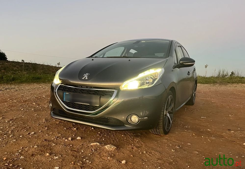2013' Peugeot 208 photo #3