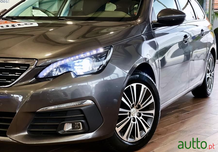 2021' Peugeot 308 Sw photo #6