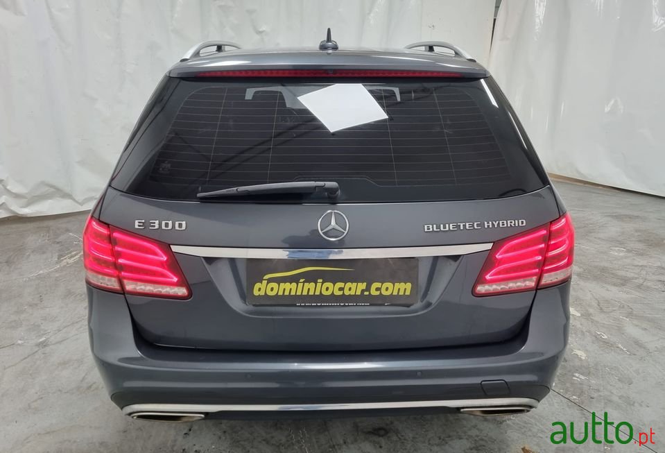 2013' Mercedes-Benz E-300 photo #4