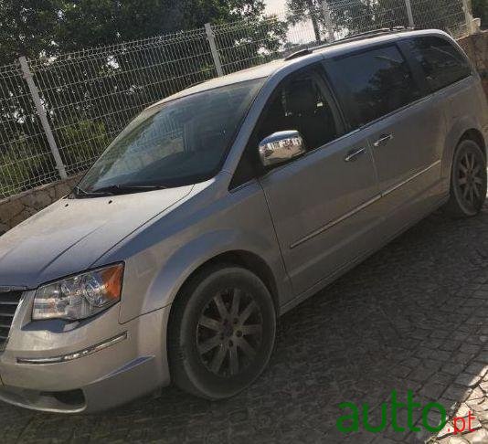 2010' Chrysler Grand Voyager 2.8 Crd photo #1