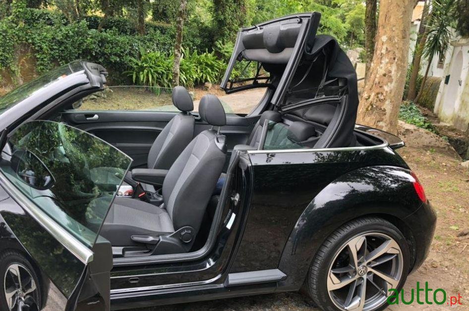 2014' Volkswagen New Beetle photo #3