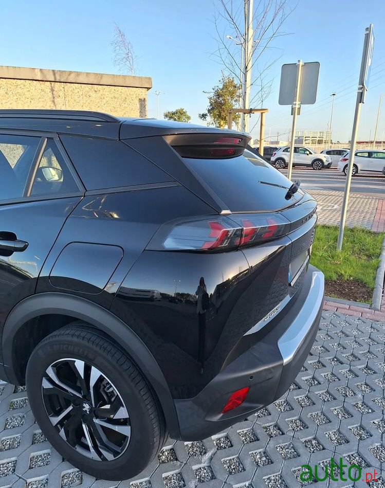 2020' Peugeot 2008 photo #6