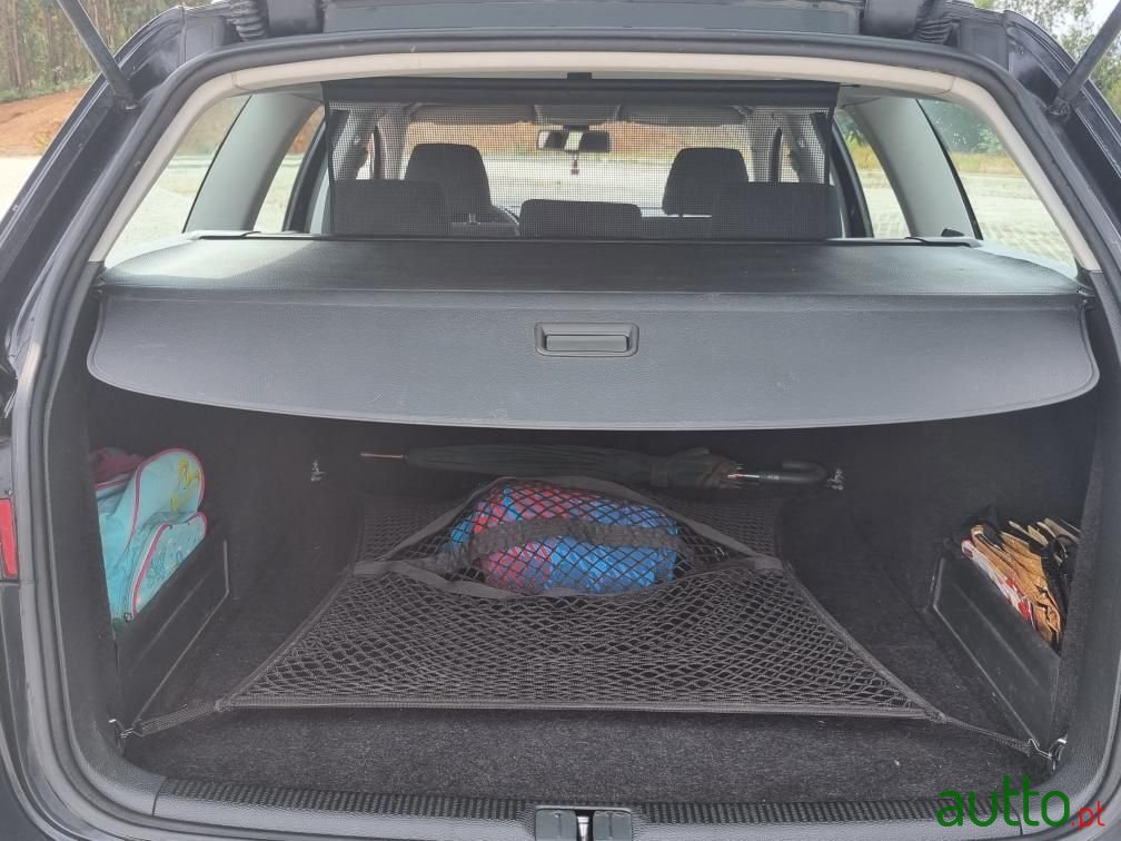 2008' Volkswagen Passat photo #5