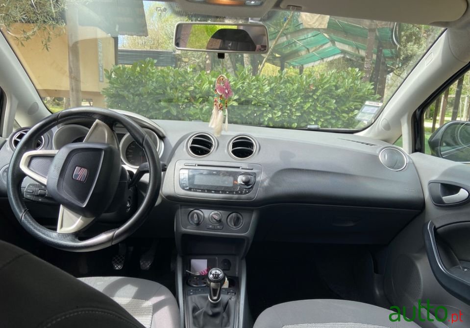2009' SEAT Ibiza photo #6