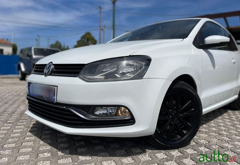 2014' Volkswagen Polo photo #3