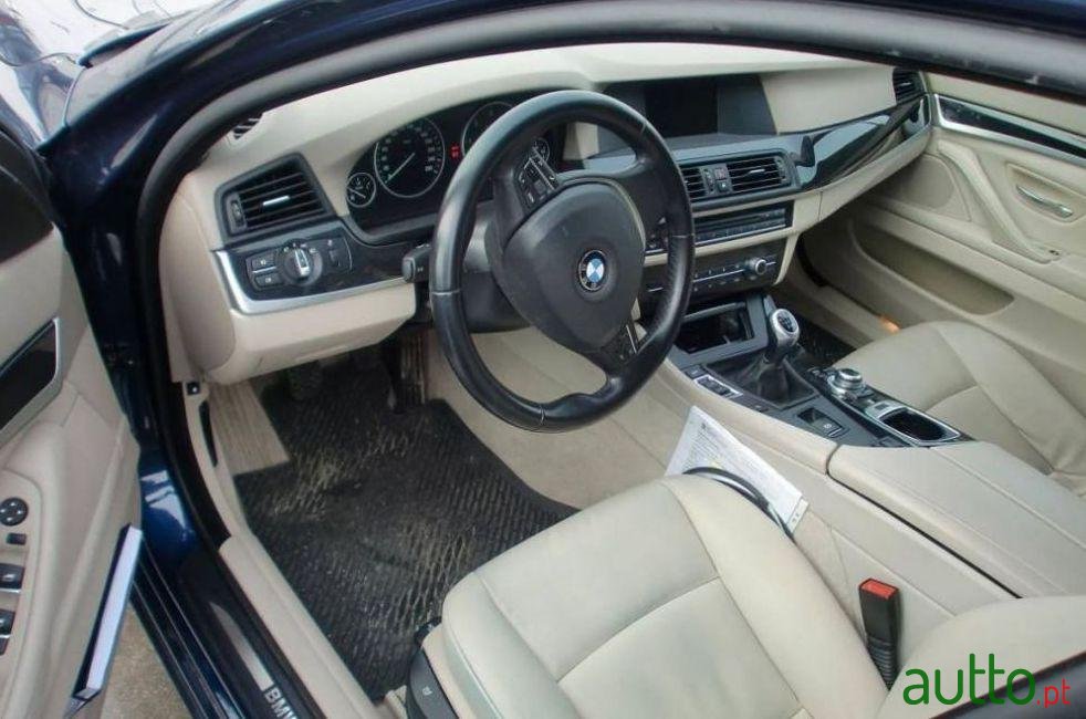 2013' BMW 520 D photo #2