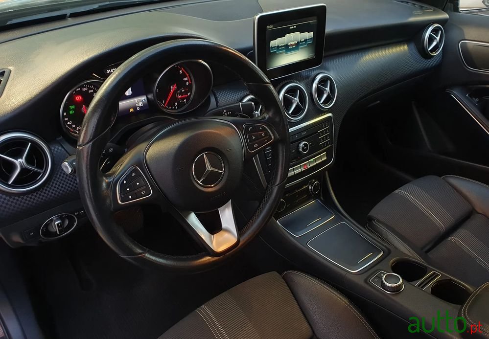 2017' Mercedes-Benz A 180 D Urban Aut. photo #2