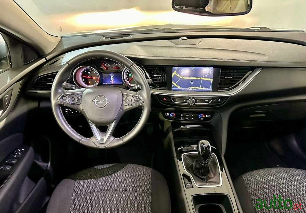 2017' Opel Insignia Sports Tourer photo #2