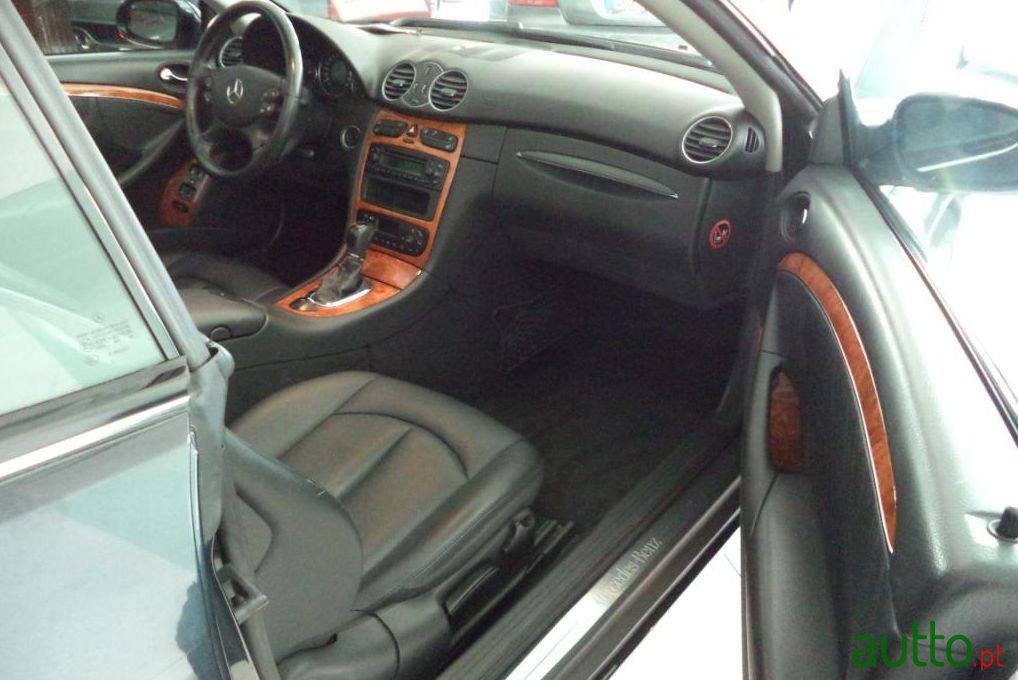 2004' Mercedes-Benz CLK 200 Elegance photo #1