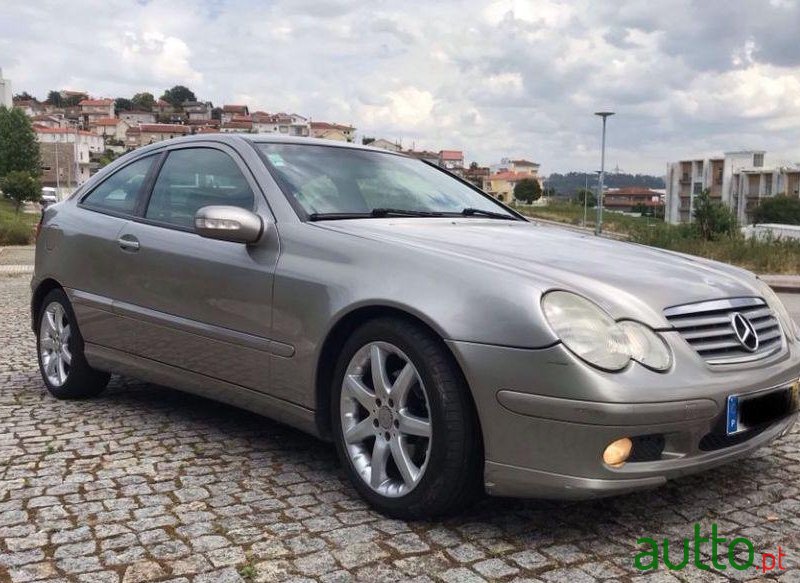 2004' Mercedes-Benz C-220 photo #2