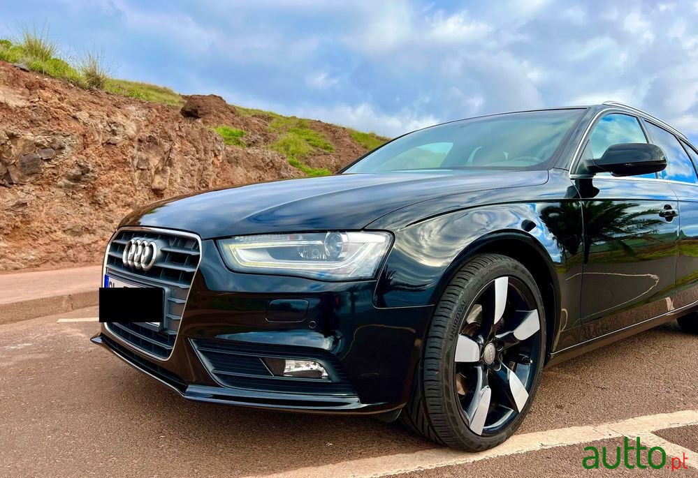 2013' Audi A4 Avant photo #2