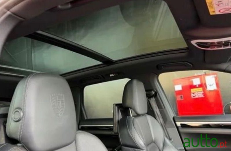 2016' Porsche Cayenne Platinum Edition photo #2