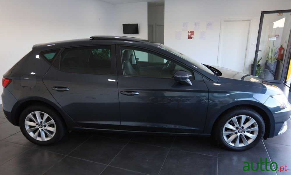 2019' SEAT Leon photo #6