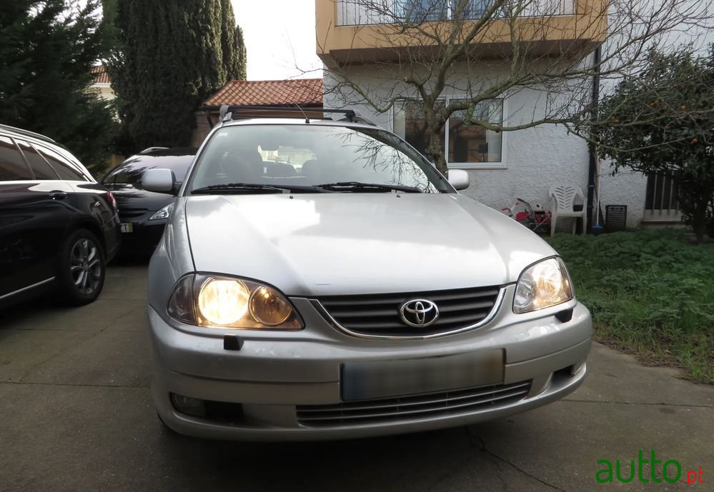 2002' Toyota Avensis Sw photo #4