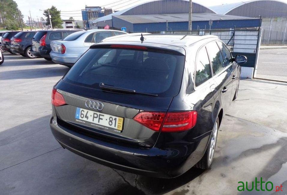 2011' Audi A4 Avant photo #1